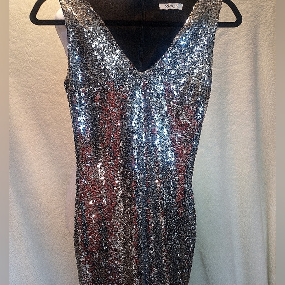 XTaren Silver Sequin Front Slit Maxi Holiday Sparkle Dress Size Small - Picture 3 of 11